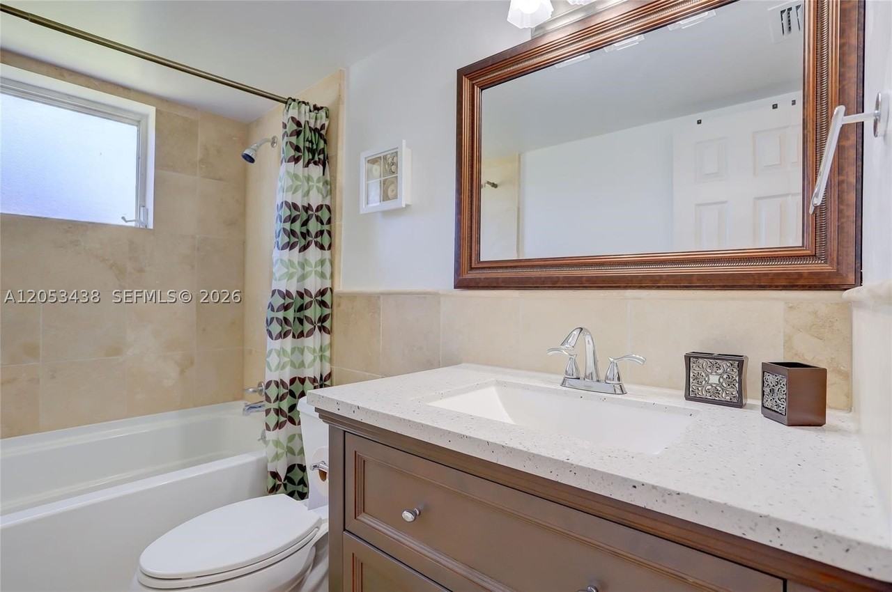 2212 Ne 1st Way #101 - Photo 6 of 20