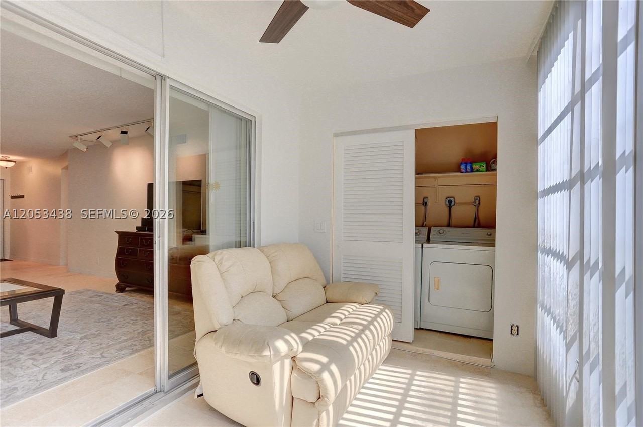 2212 Ne 1st Way #101 - Photo 7 of 20