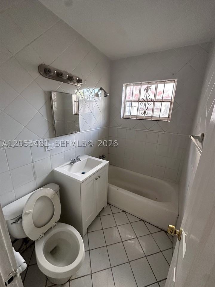 1220 Nw 53rd St #1222 - Photo 7 of 7