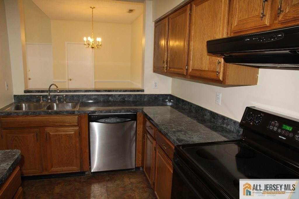 9006 Tamarron Dr - Photo 5 of 14