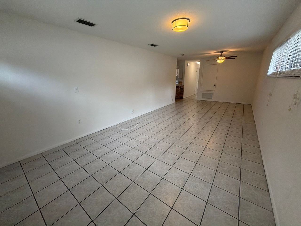 3005 E Jefferson St - Photo 3 of 16