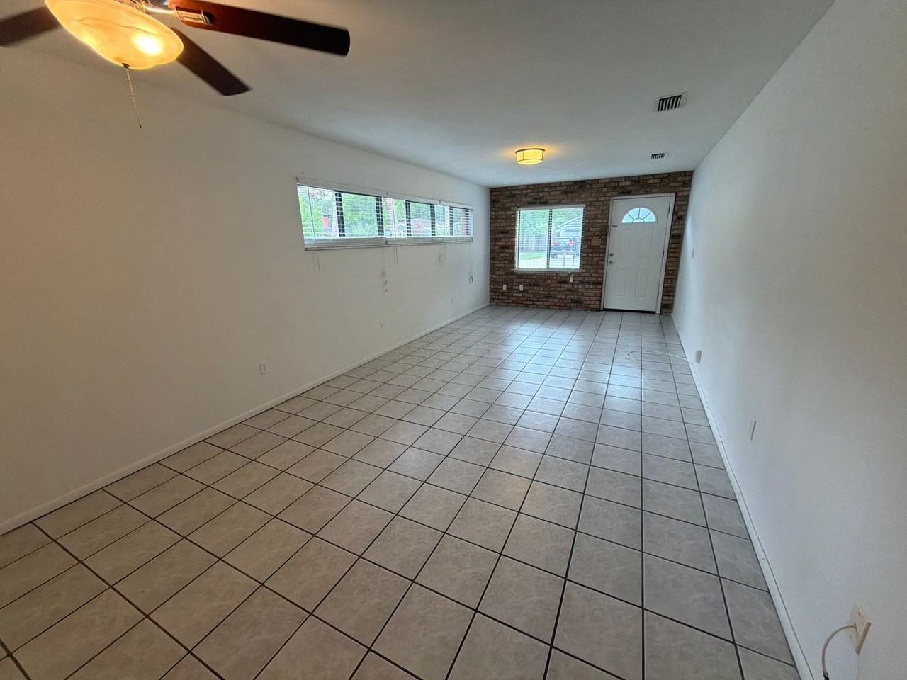 3005 E Jefferson St - Photo 4 of 16