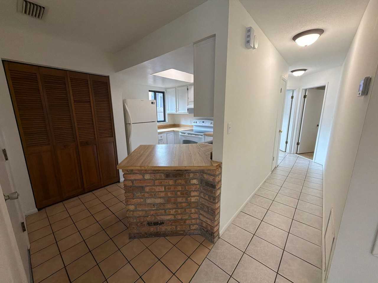 3005 E Jefferson St - Photo 5 of 16