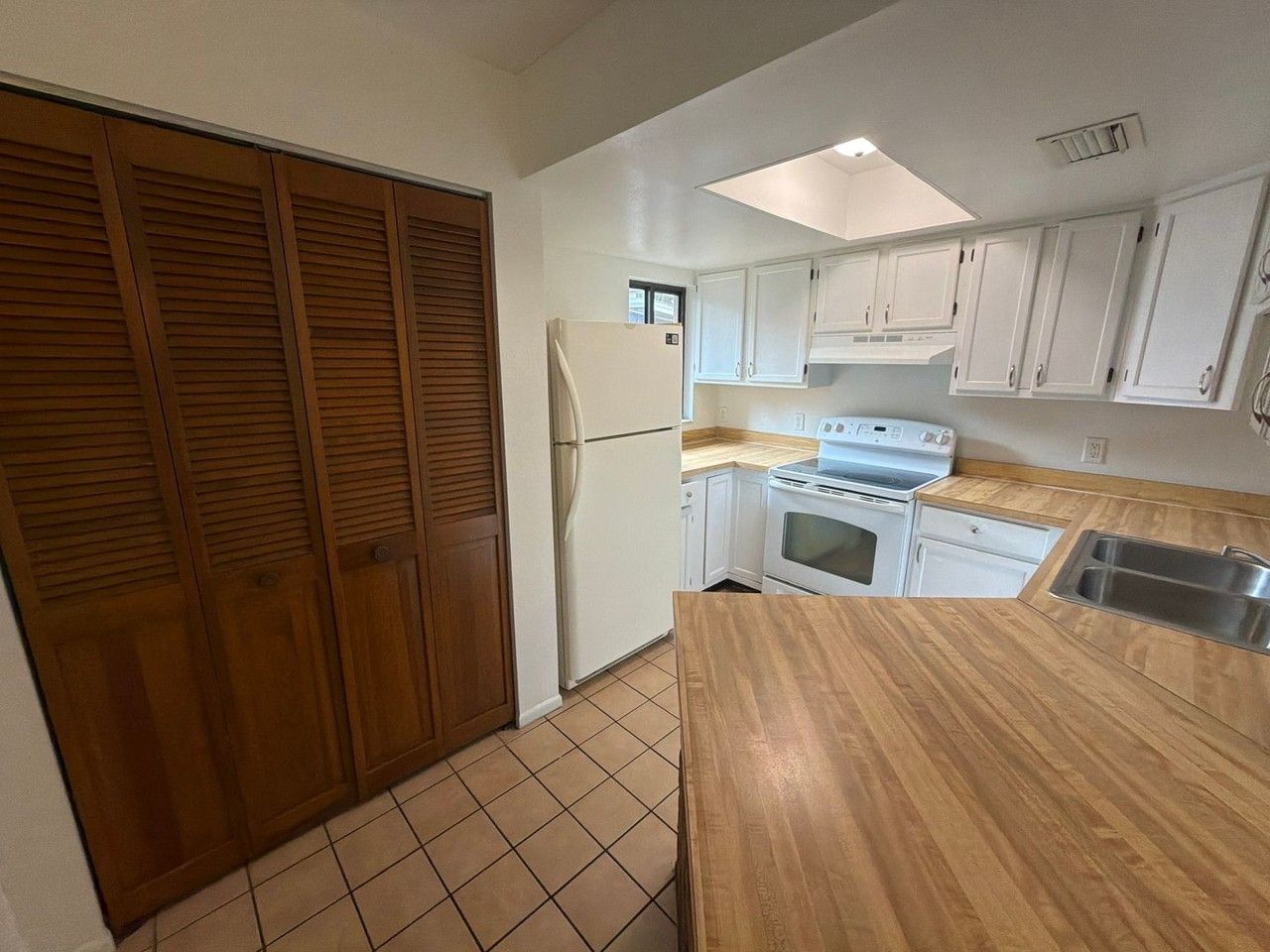 3005 E Jefferson St - Photo 6 of 16