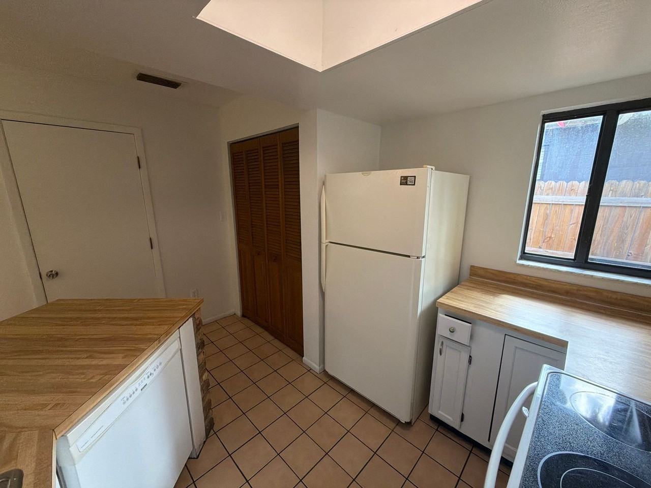 3005 E Jefferson St - Photo 7 of 16