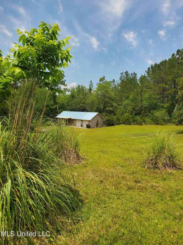 20499 Twin Lakes Dr - Photo 2 of 17