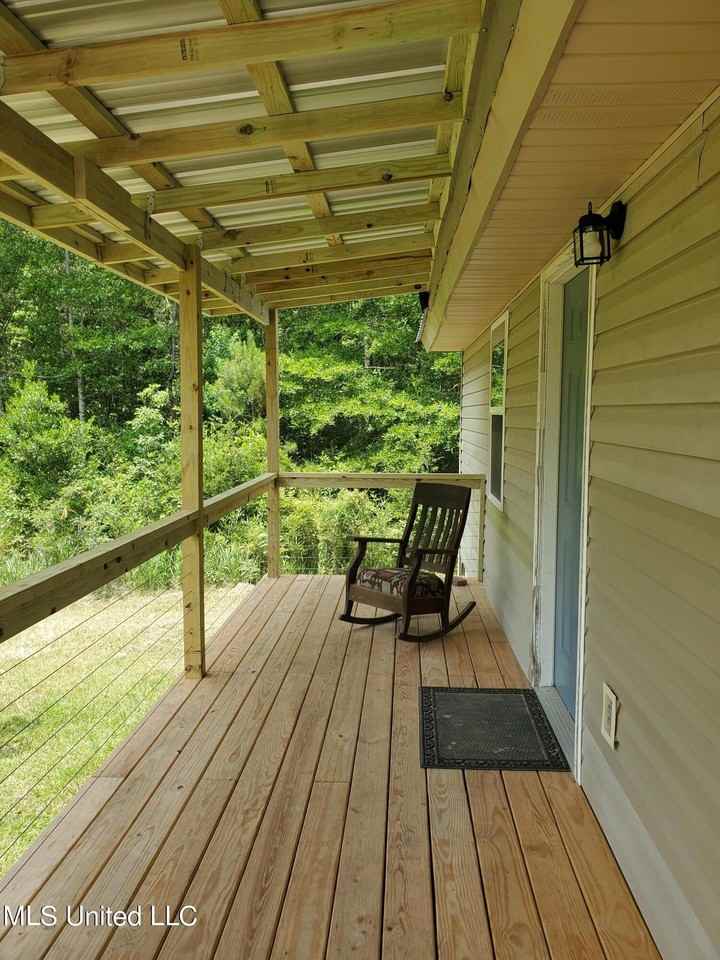 20499 Twin Lakes Dr - Photo 4 of 17