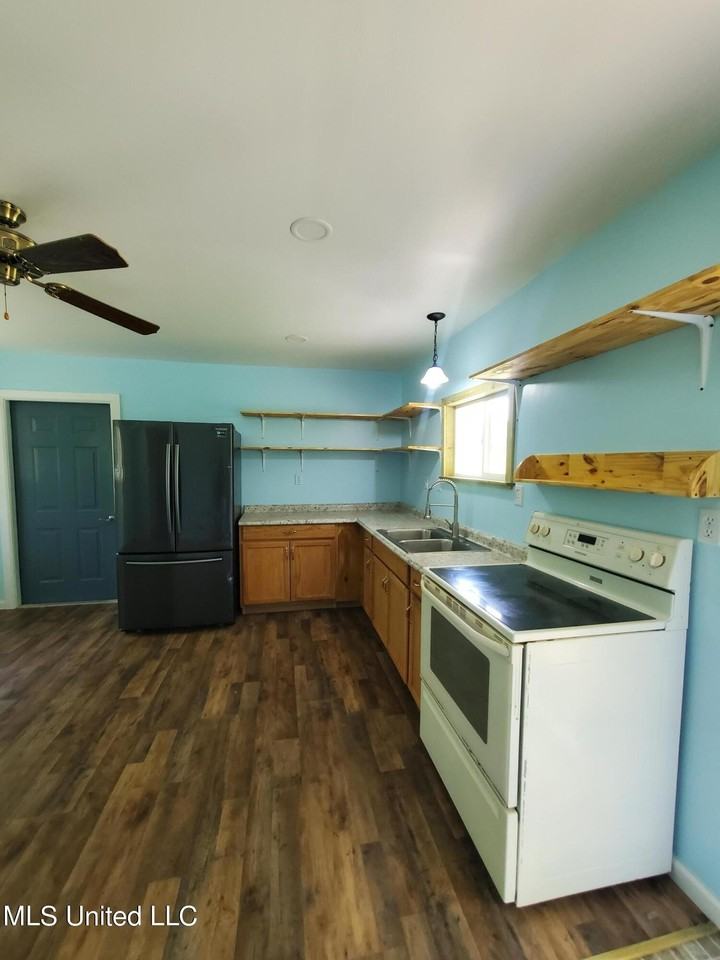 20499 Twin Lakes Dr - Photo 5 of 17