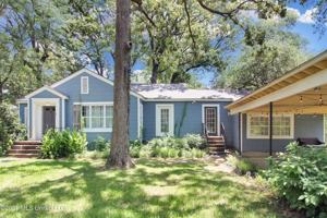 featured image of 811 Oakwood Dr