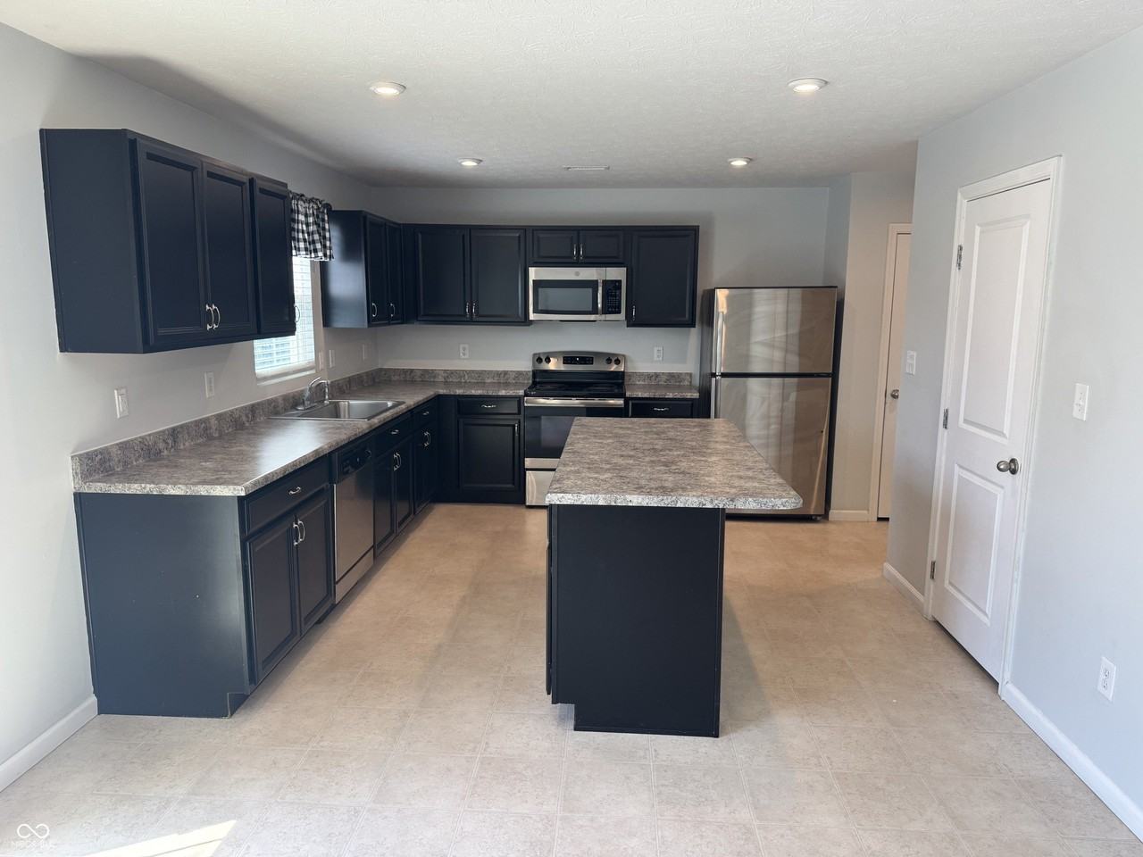 204 Dietz Dr - Photo 6 of 38