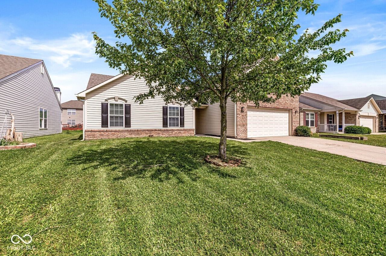 2747 Foxbriar Pl - Photo 3 of 31