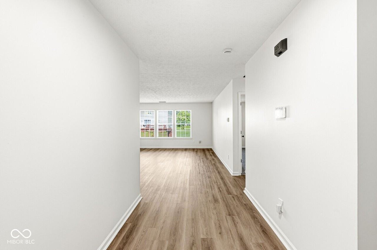 2747 Foxbriar Pl - Photo 4 of 31