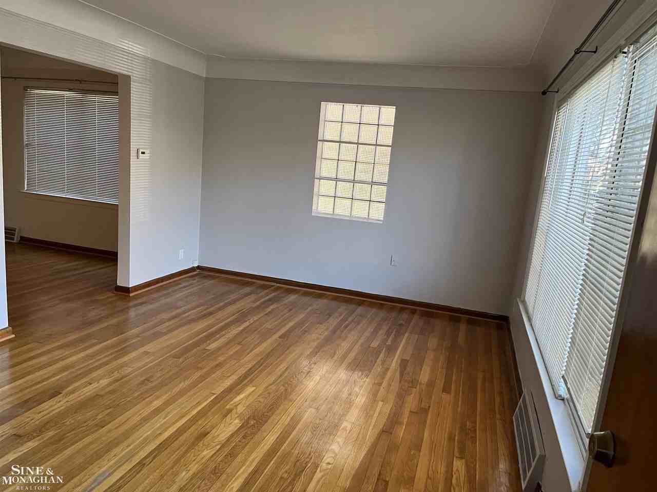 1351 Somerset Ave - Photo 4 of 29