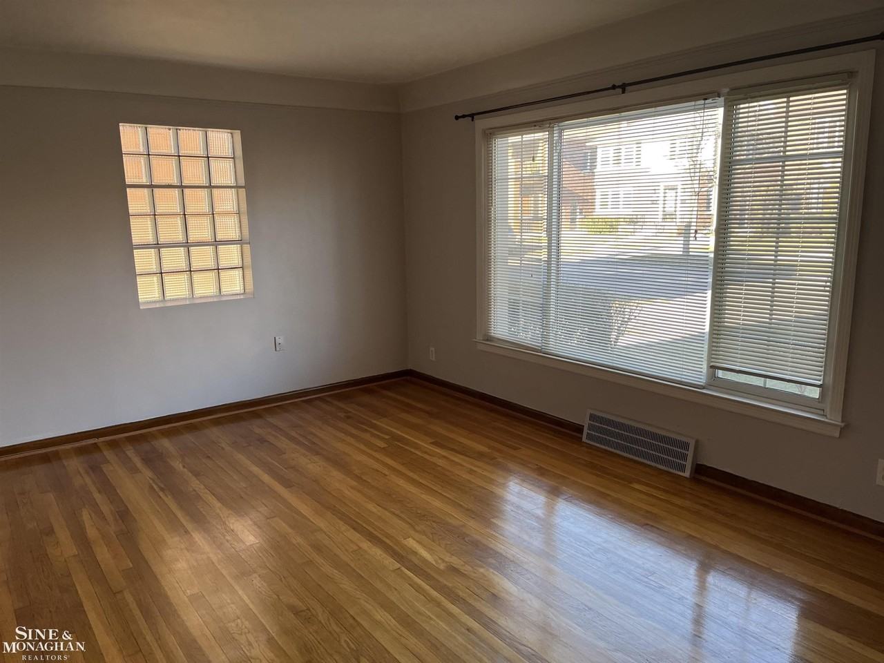 1351 Somerset Ave - Photo 5 of 29