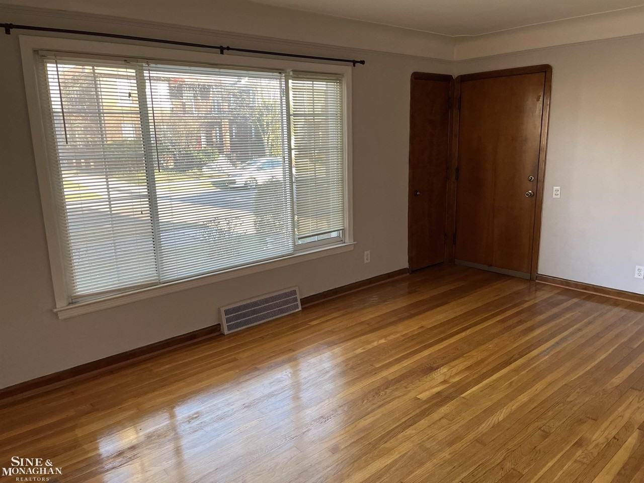 1351 Somerset Ave - Photo 6 of 29