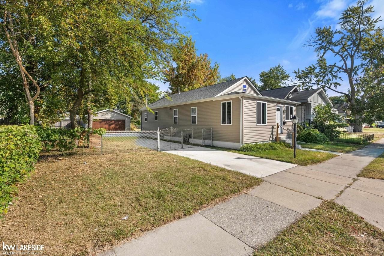 8281 Meadow Ave - Photo 4 of 25