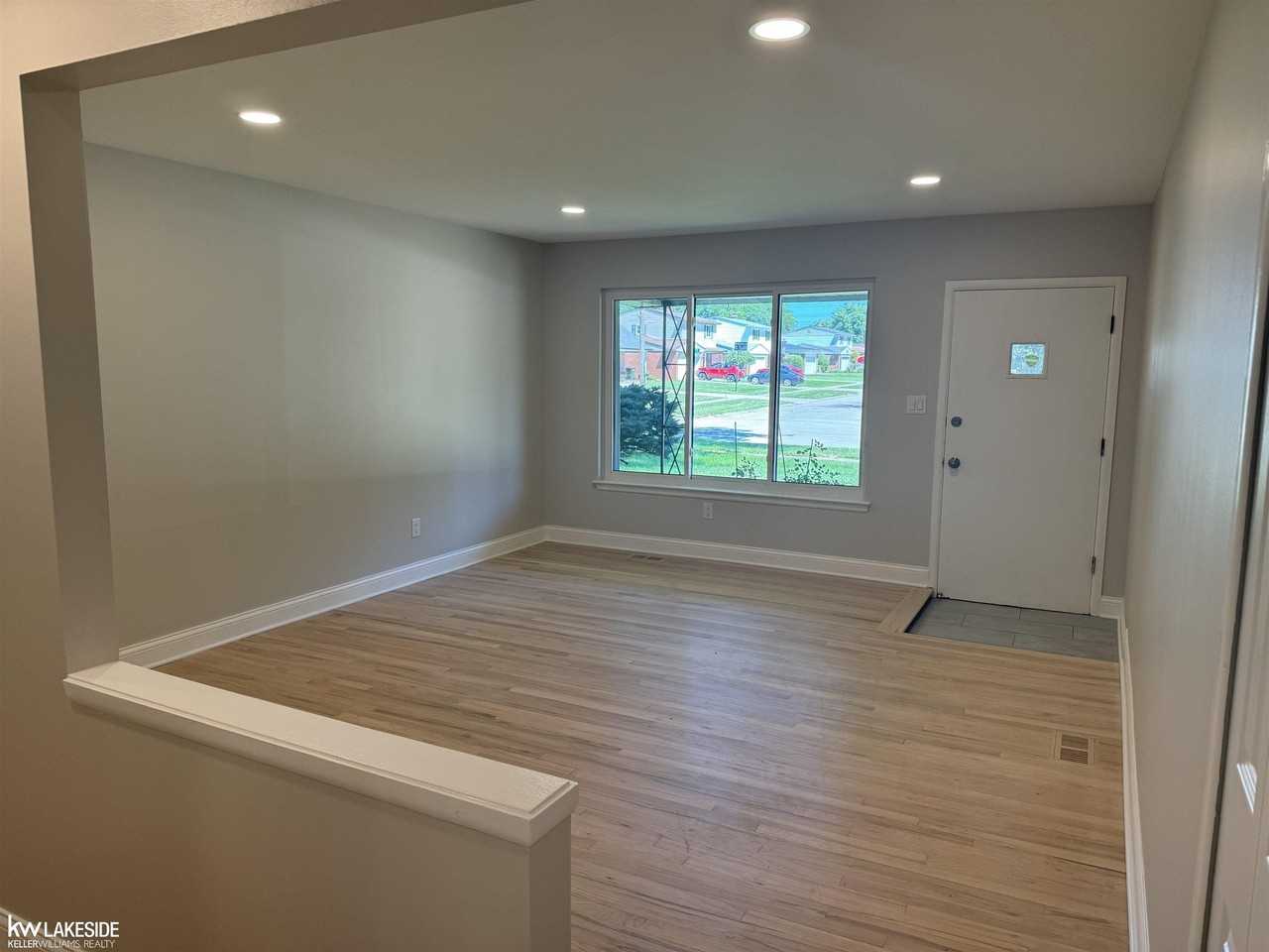 35223 Mustang Dr - Photo 2 of 18
