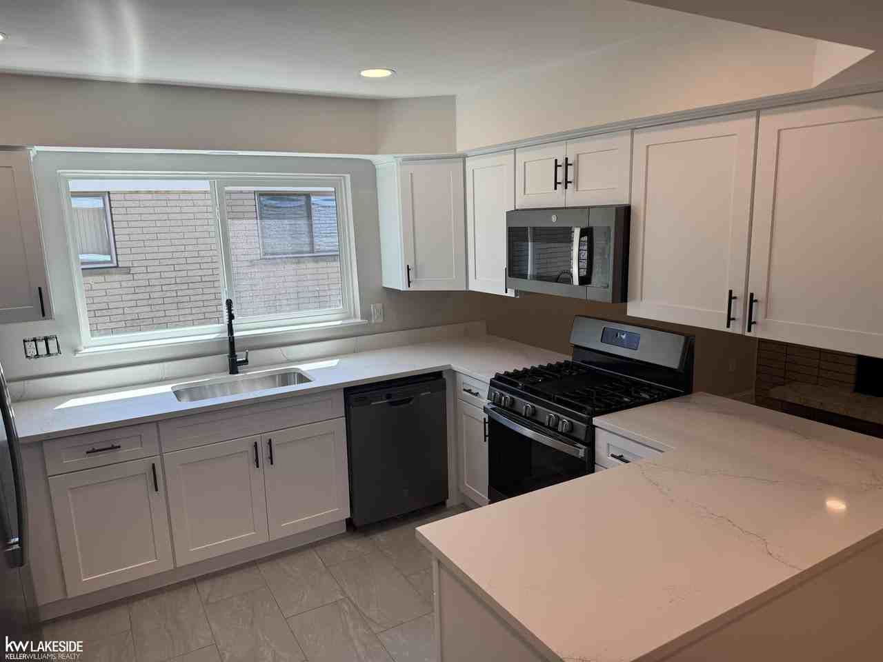 35223 Mustang Dr - Photo 3 of 18