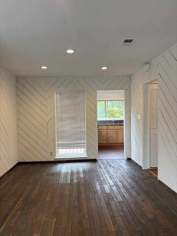 482 Nottingham Way - Photo 4 of 21