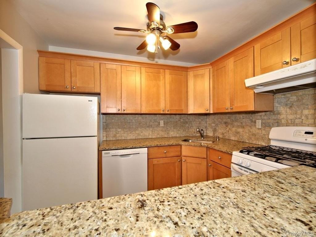 419 Tompkins Ave #3 - Photo 2 of 8