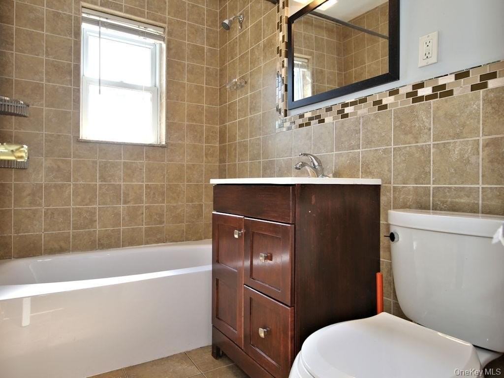 419 Tompkins Ave #3 - Photo 6 of 8