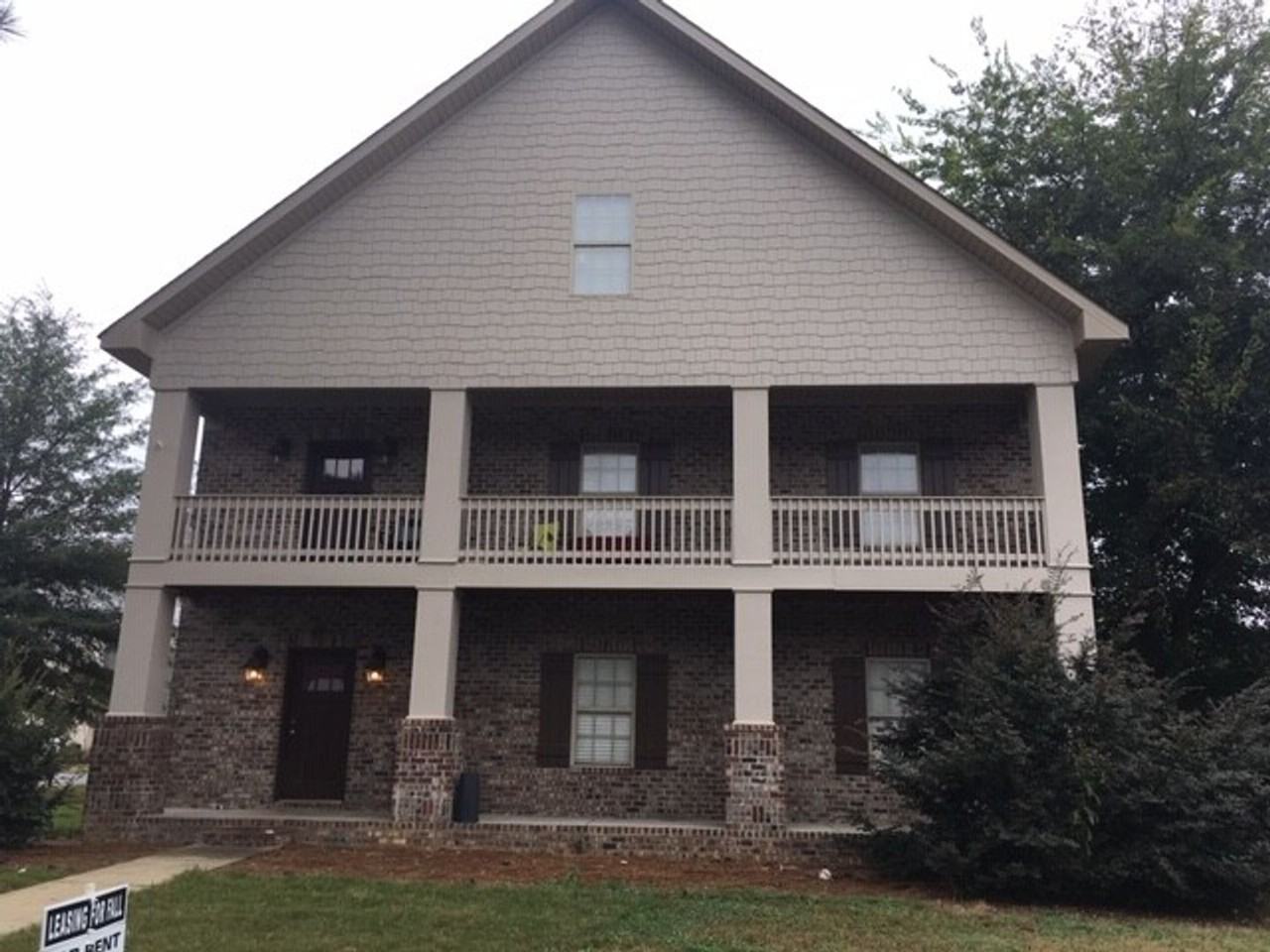 405 Meador Dr - Photo 2 of 17