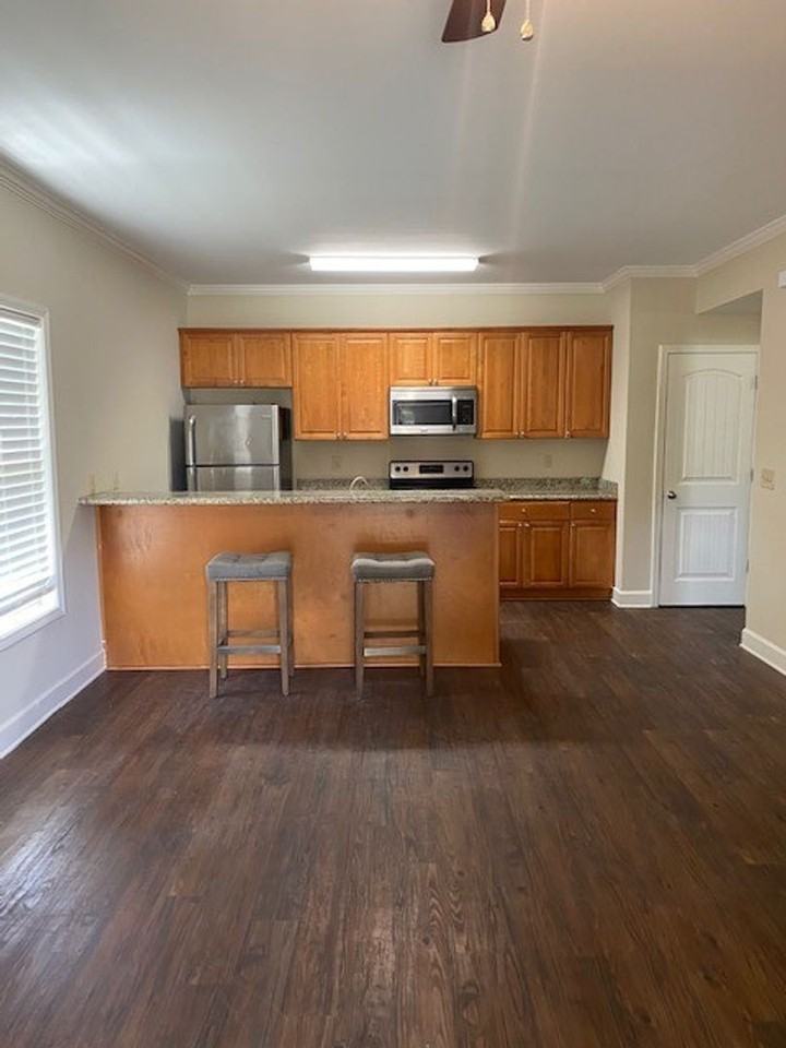 405 Meador Dr - Photo 3 of 17