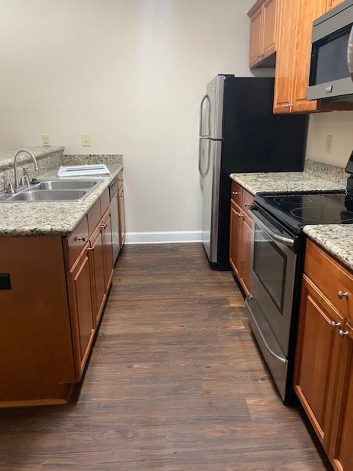 405 Meador Dr - Photo 4 of 17