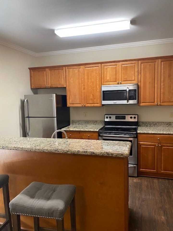 405 Meador Dr - Photo 5 of 17