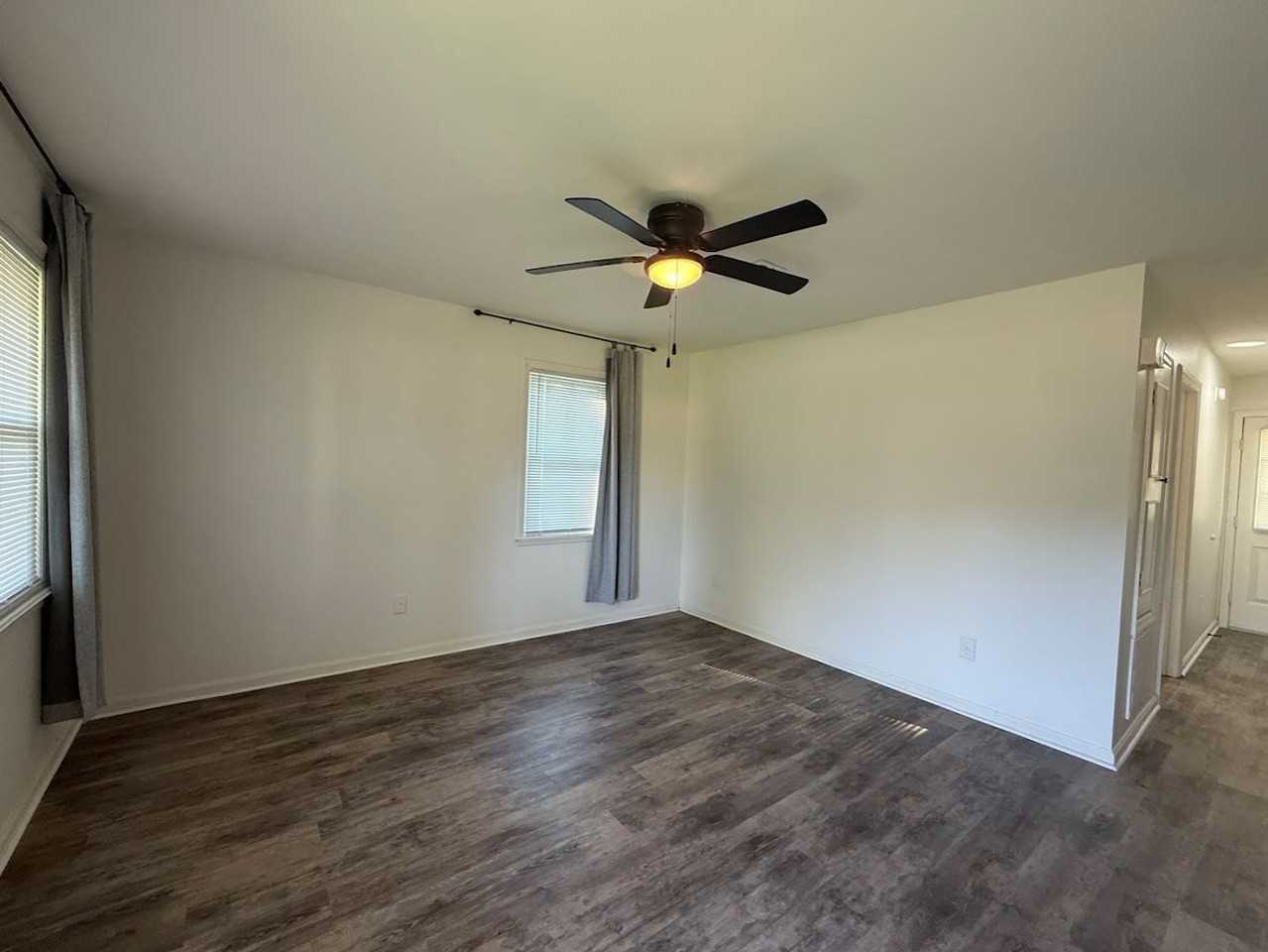 255 S Hicks St - Photo 4 of 12