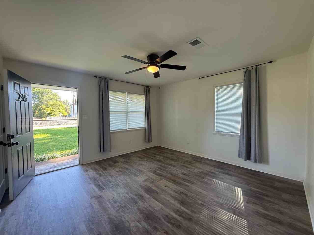 255 S Hicks St - Photo 5 of 12
