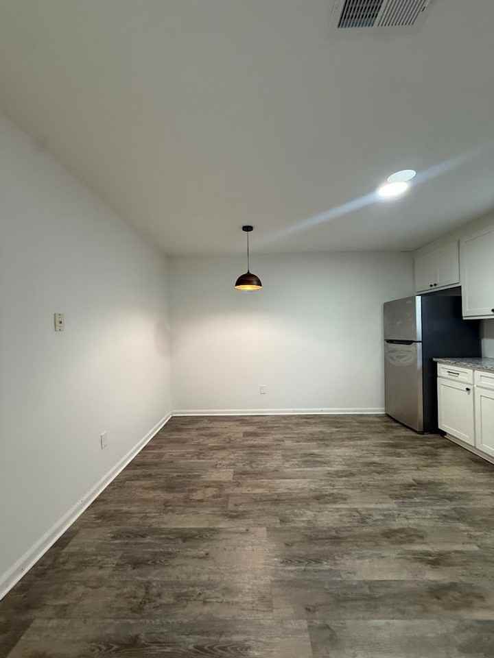 255 S Hicks St - Photo 6 of 12