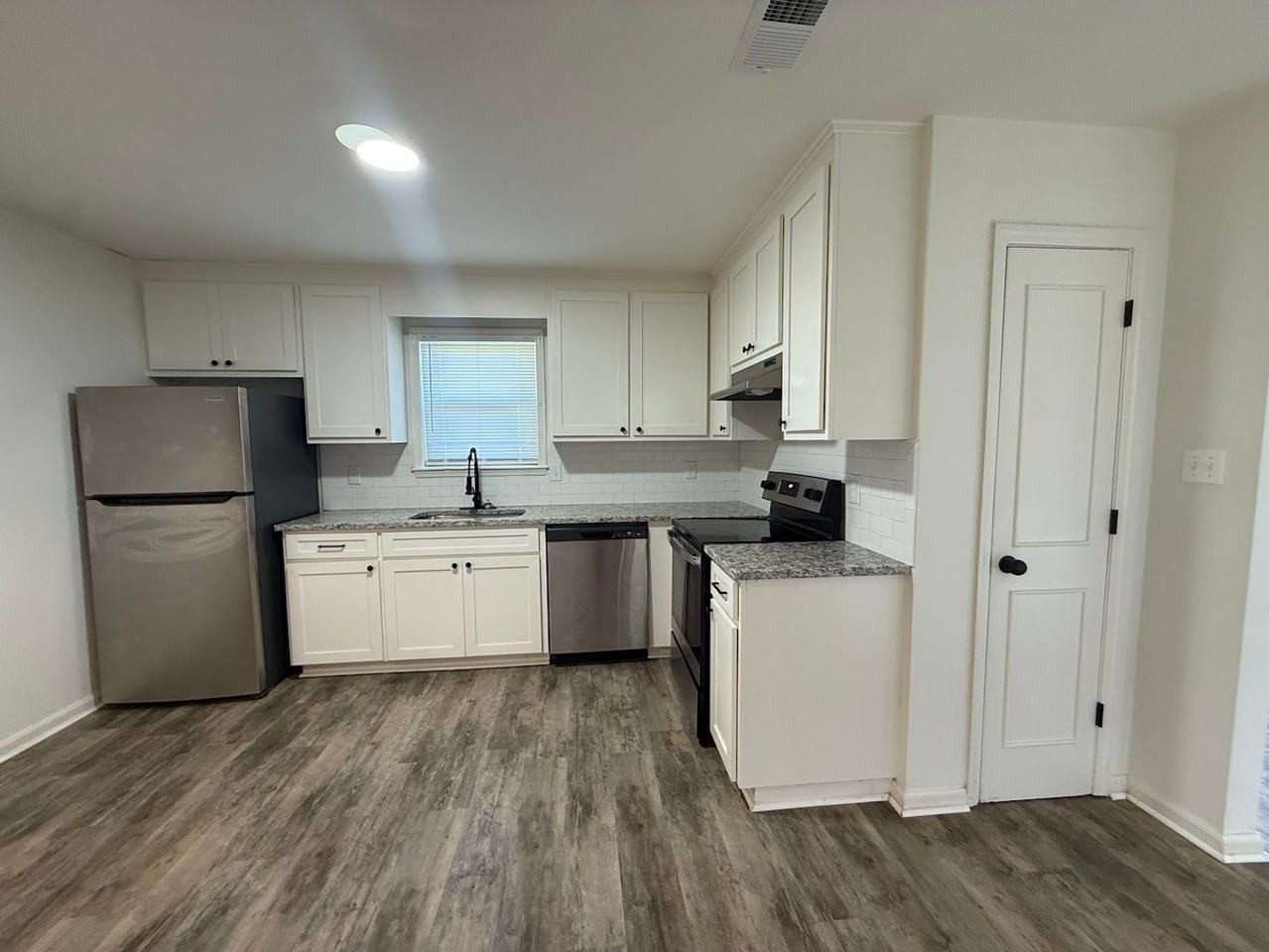 255 S Hicks St - Photo 7 of 12