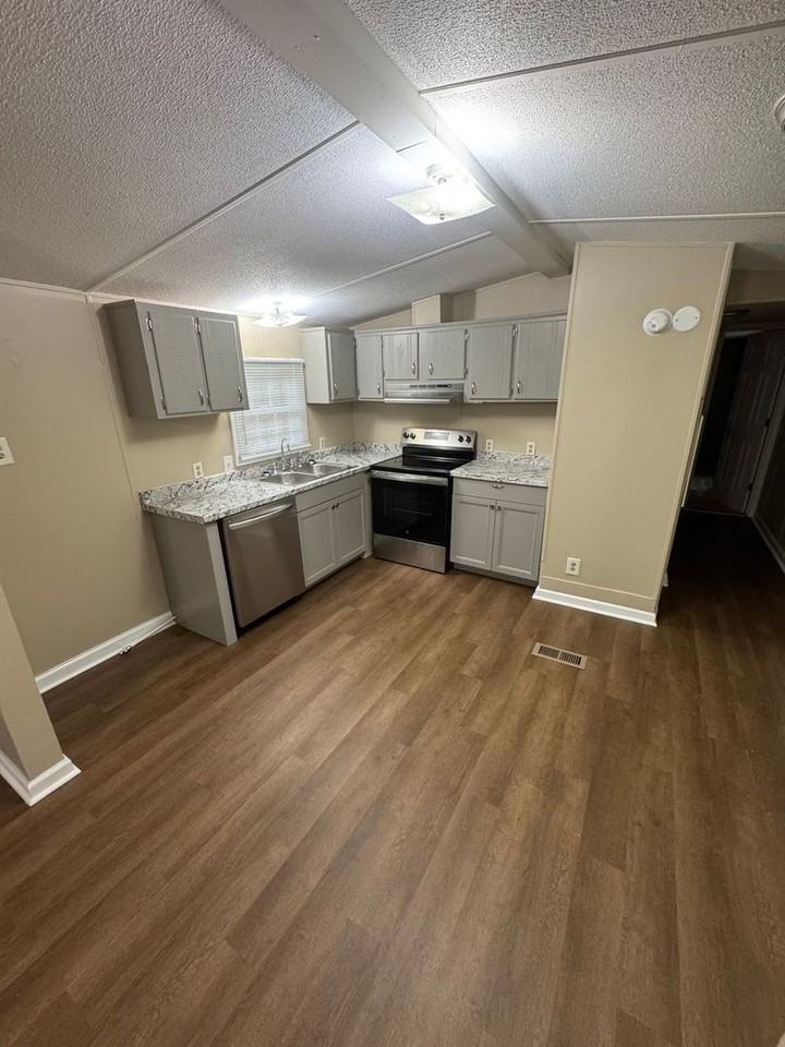 3252 Balkan Dr - Photo 4 of 15