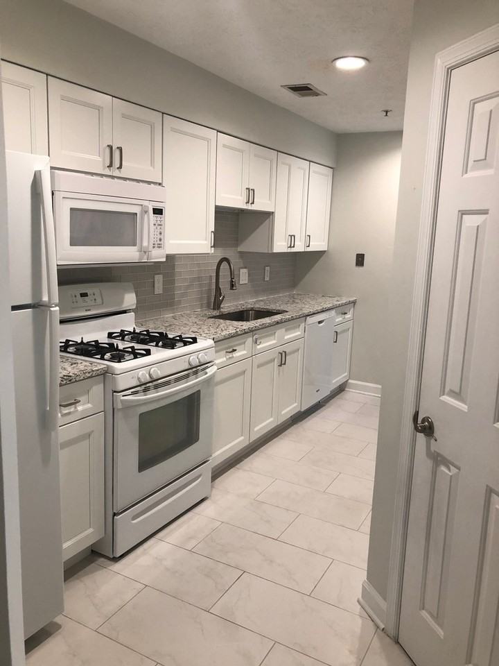 609 Admiral Dr #208 - Photo 3 of 14
