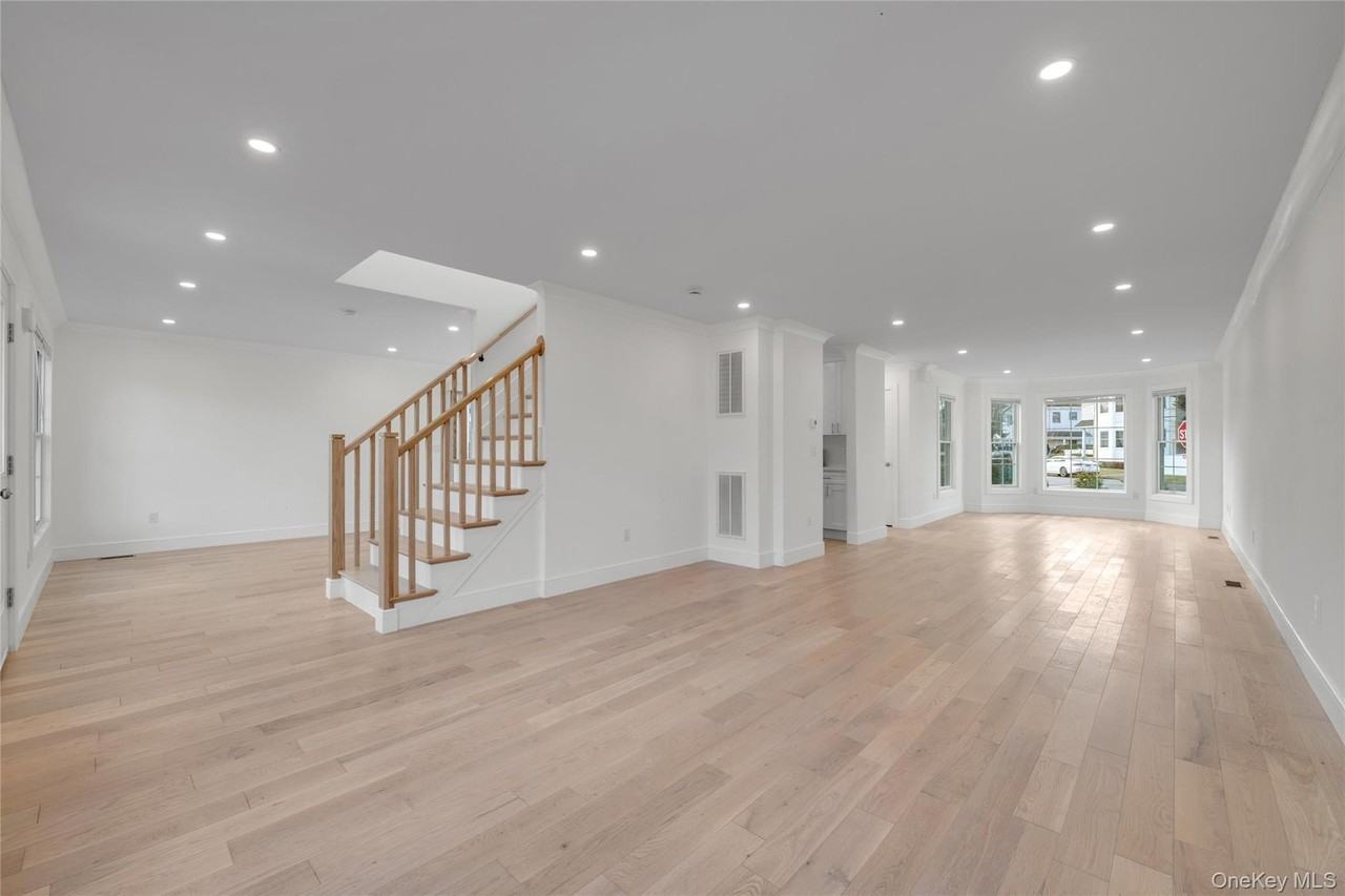 1 Manhasset Ave #B - Photo 7 of 29