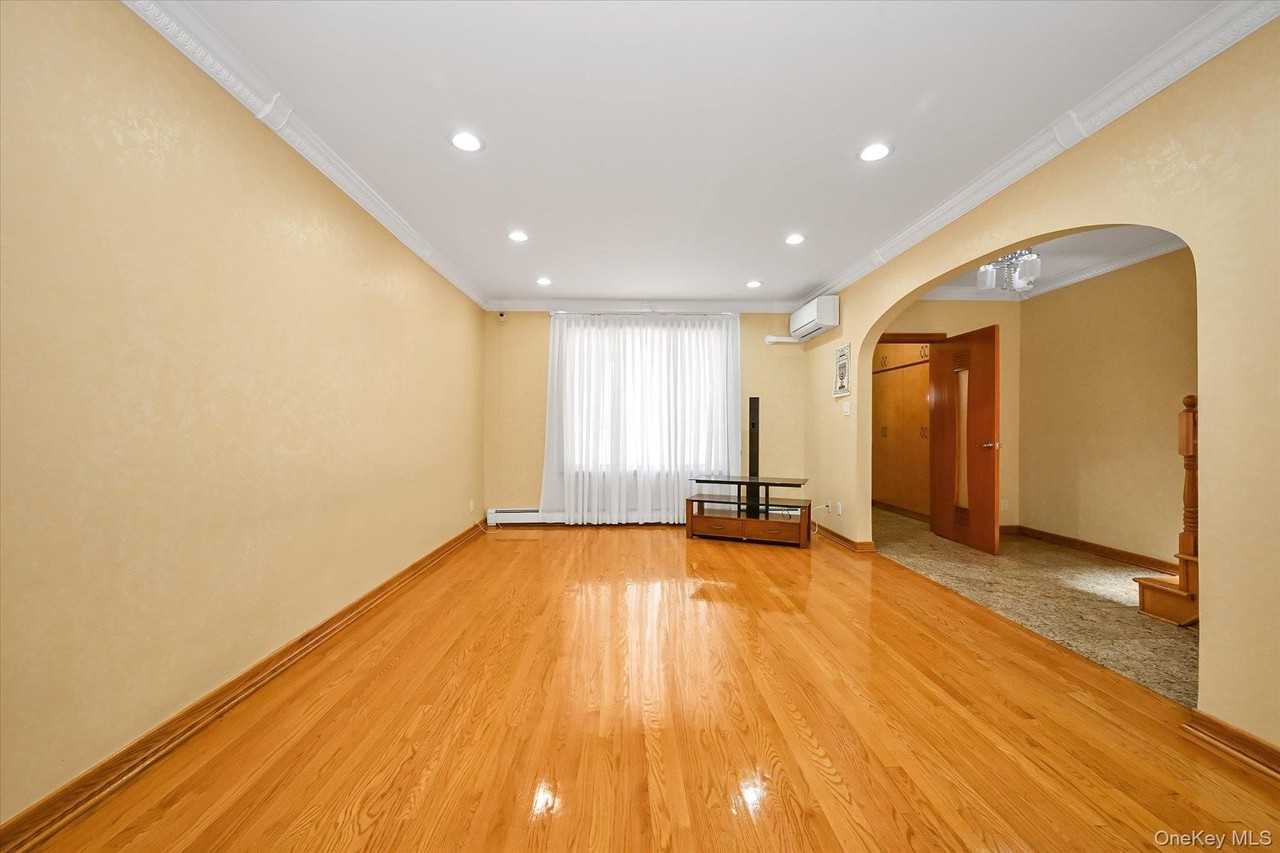 9964 65th Ave - Photo 2 of 22