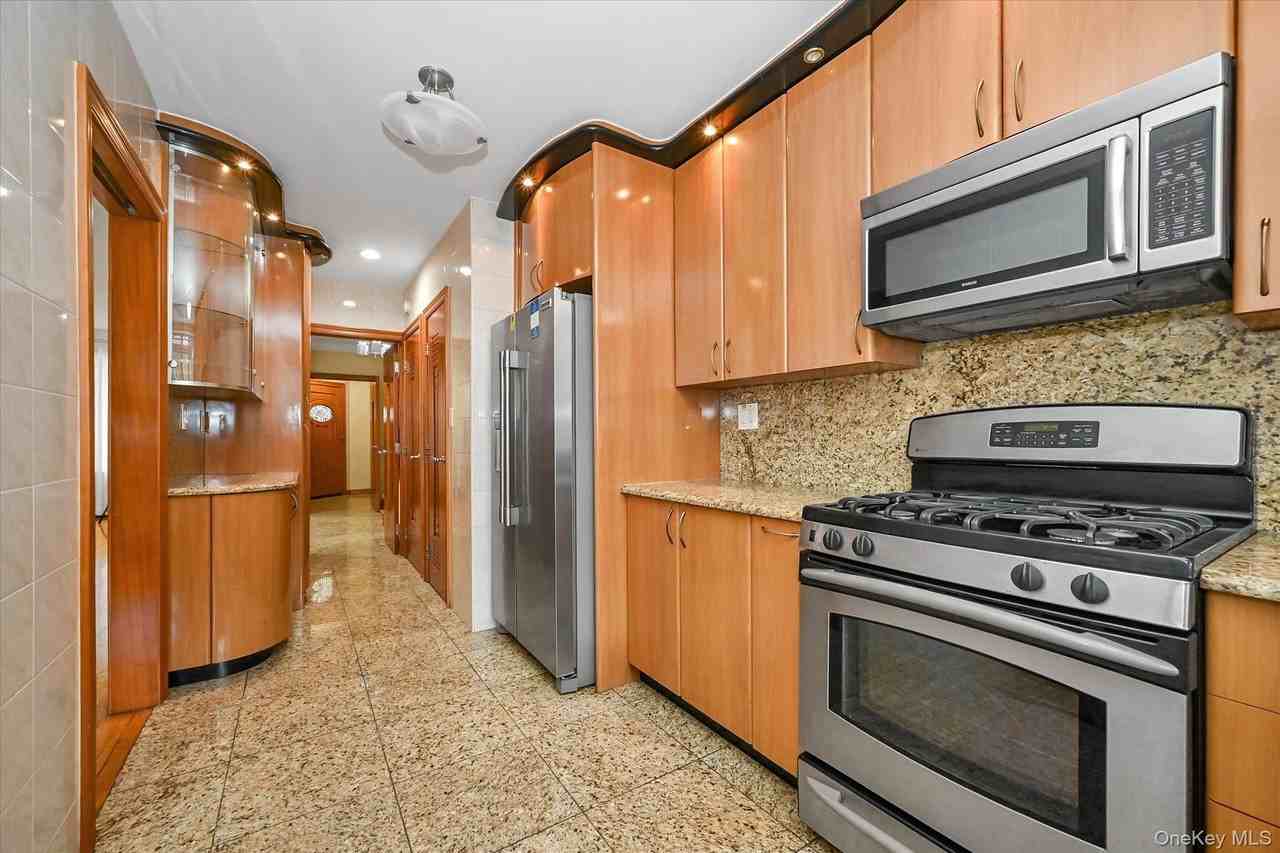 9964 65th Ave - Photo 7 of 22