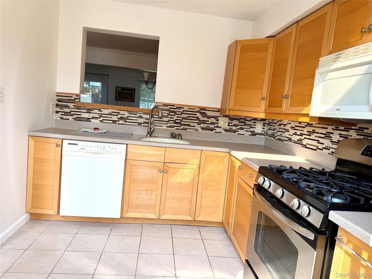 209 Everett Pl - Photo 3 of 16