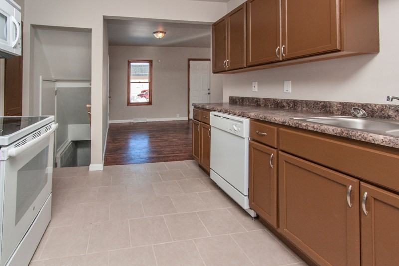 902 Titus Ave - Photo 2 of 29