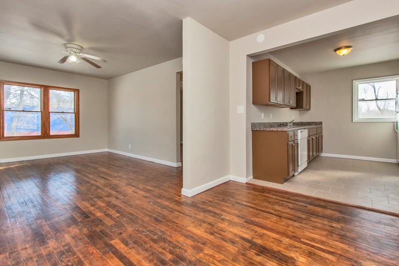 902 Titus Ave - Photo 5 of 29