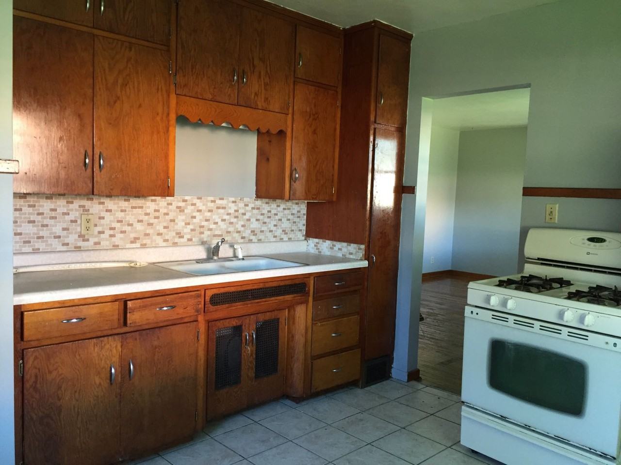 746 Hope Ave - Photo 2 of 9