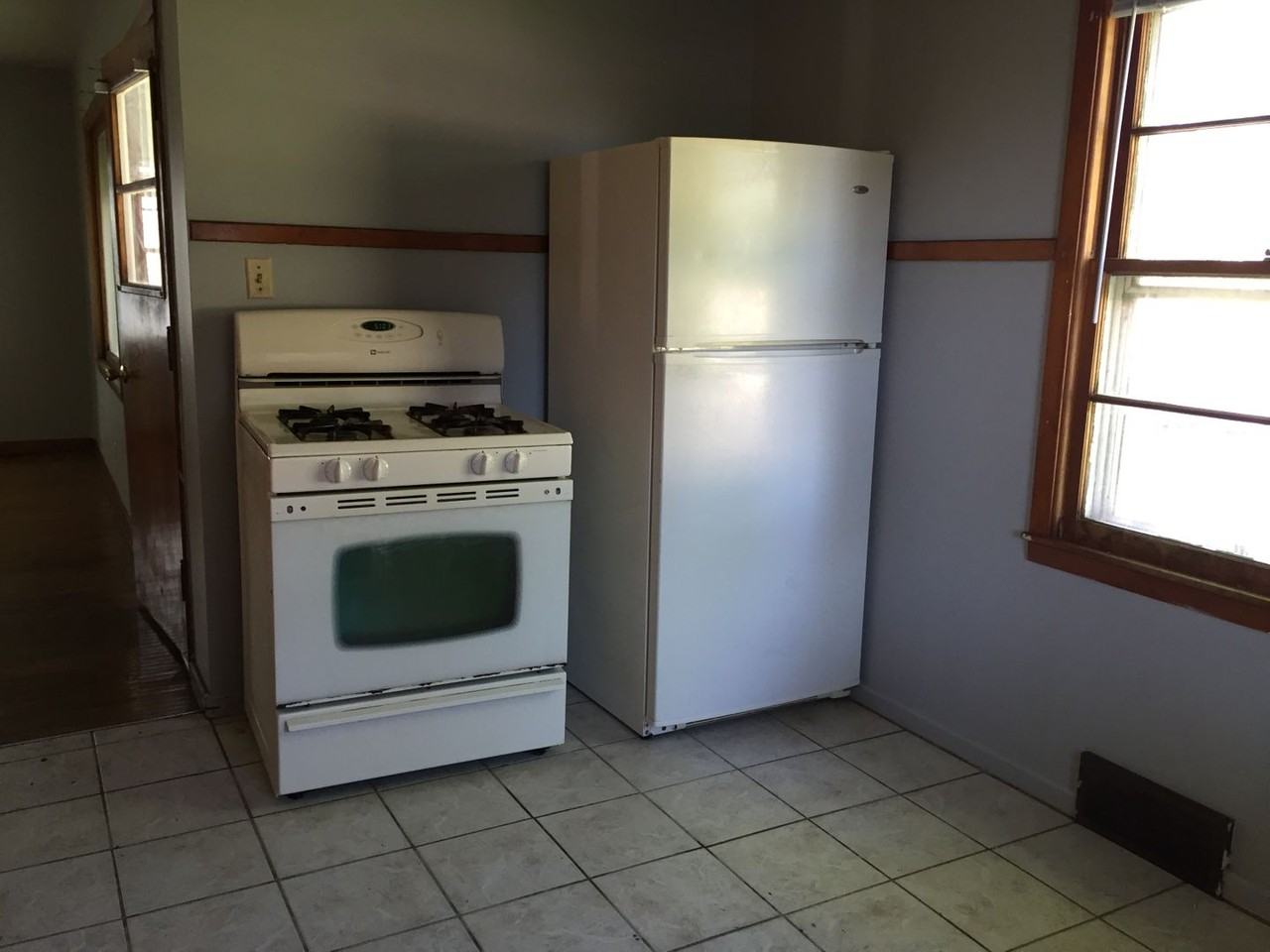 746 Hope Ave - Photo 3 of 9