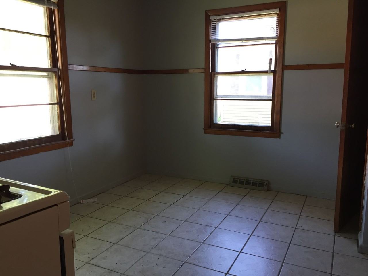 746 Hope Ave - Photo 4 of 9