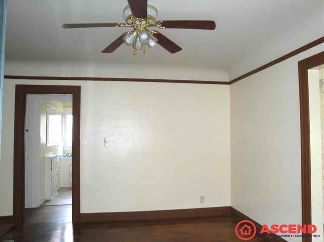 212 Lincoln St - Photo 4 of 10