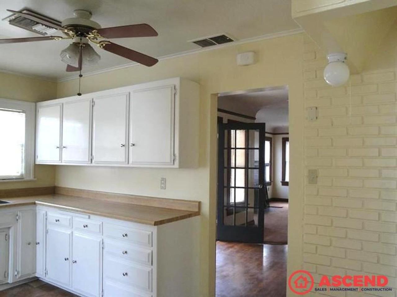 212 Lincoln St - Photo 5 of 10