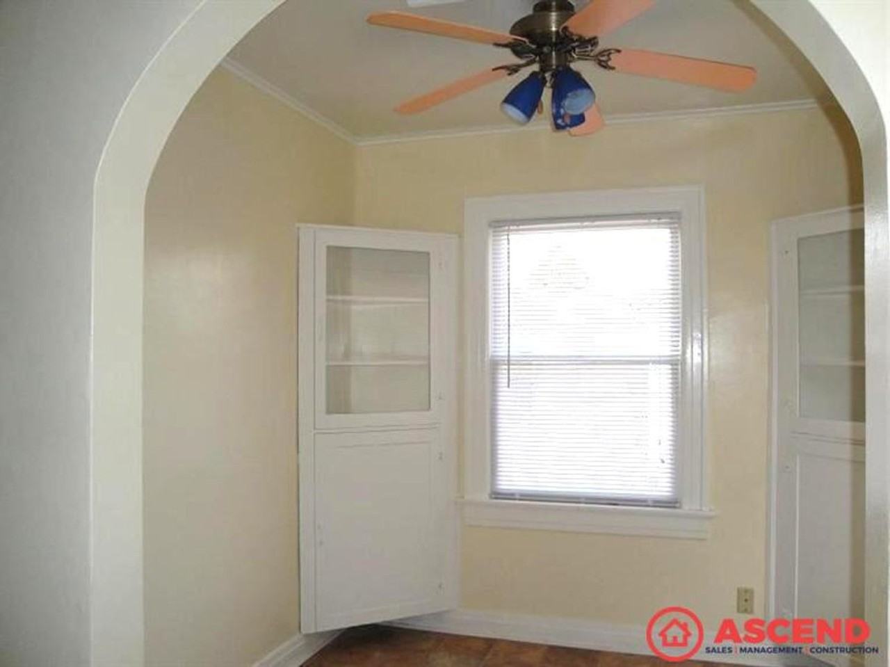 212 Lincoln St - Photo 7 of 10