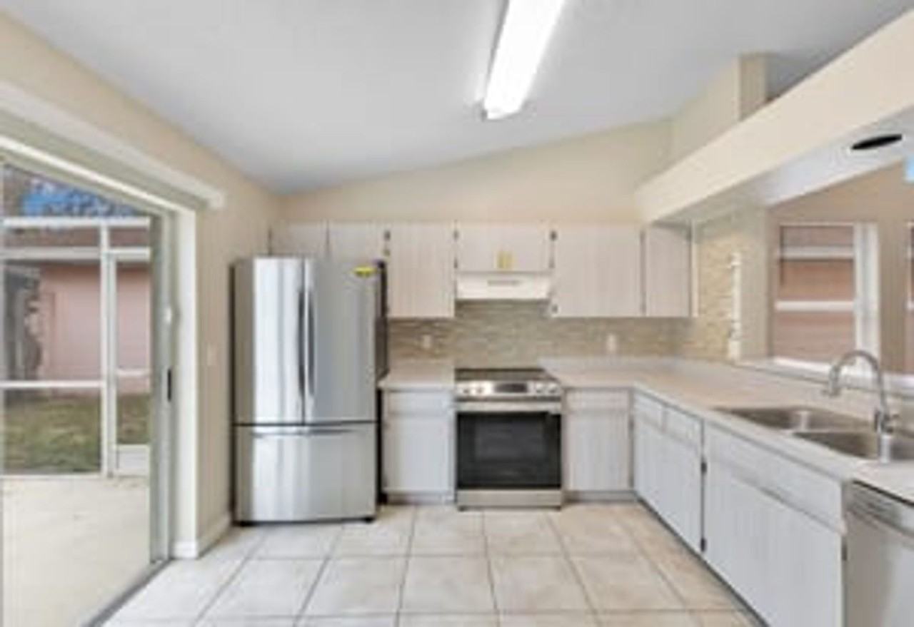 8821 Parliament Ct - Photo 3 of 16