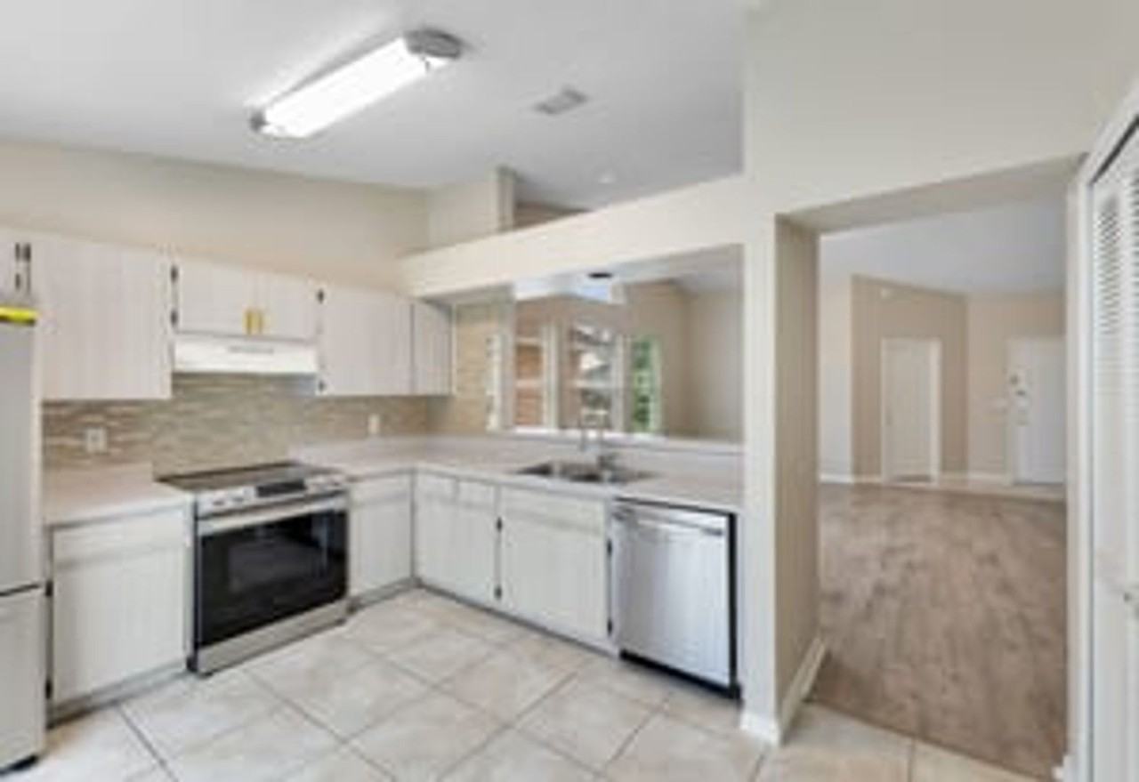 8821 Parliament Ct - Photo 4 of 16