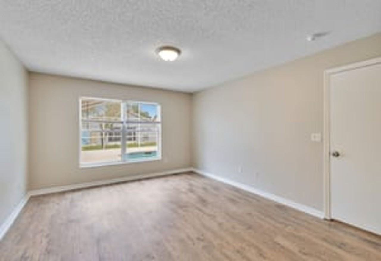 8821 Parliament Ct - Photo 7 of 16